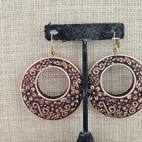 Women Earrings Hoop Ear Fashion Jewelry Engraved Loop Earrings - Picture 2 of 7